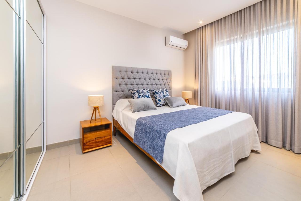 Penthouse 13 - One Bay Residence With Private Rooftop Terrace And Dip In Pool Pereybere Beach Exterior foto