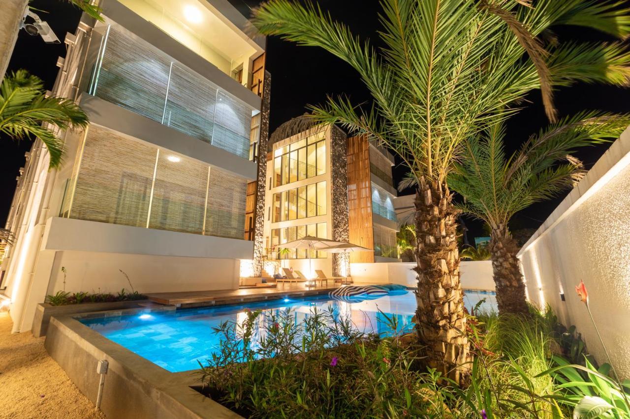 Penthouse 13 - One Bay Residence With Private Rooftop Terrace And Dip In Pool Pereybere Beach Exterior foto